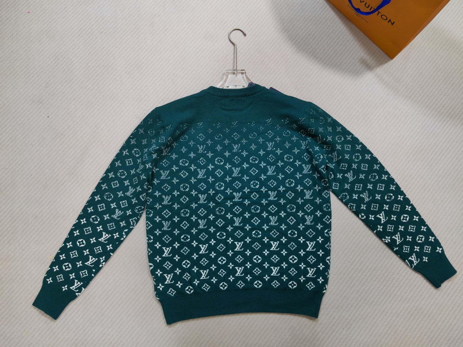 Lv sweatshirt