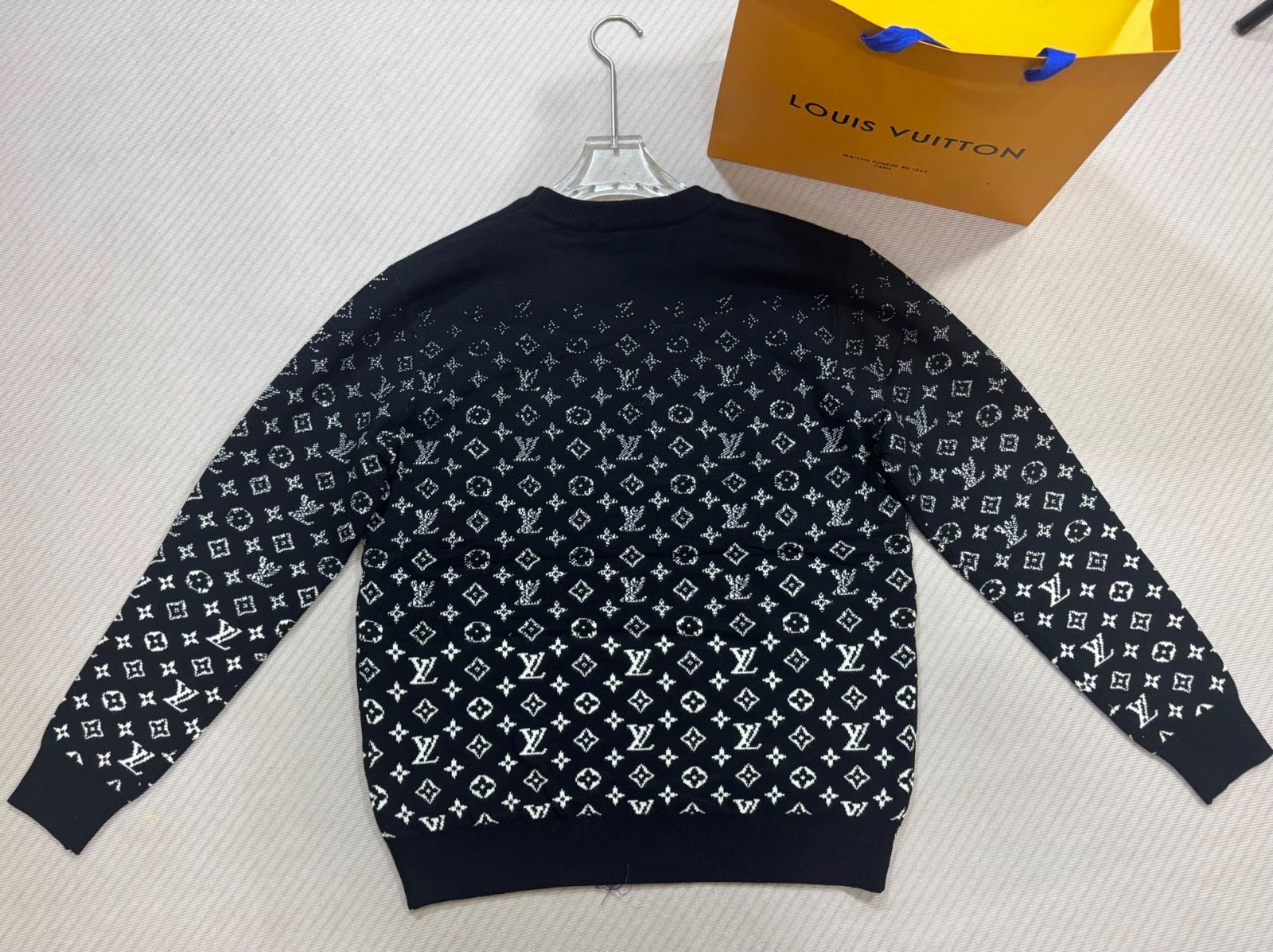 Lv sweatshirt