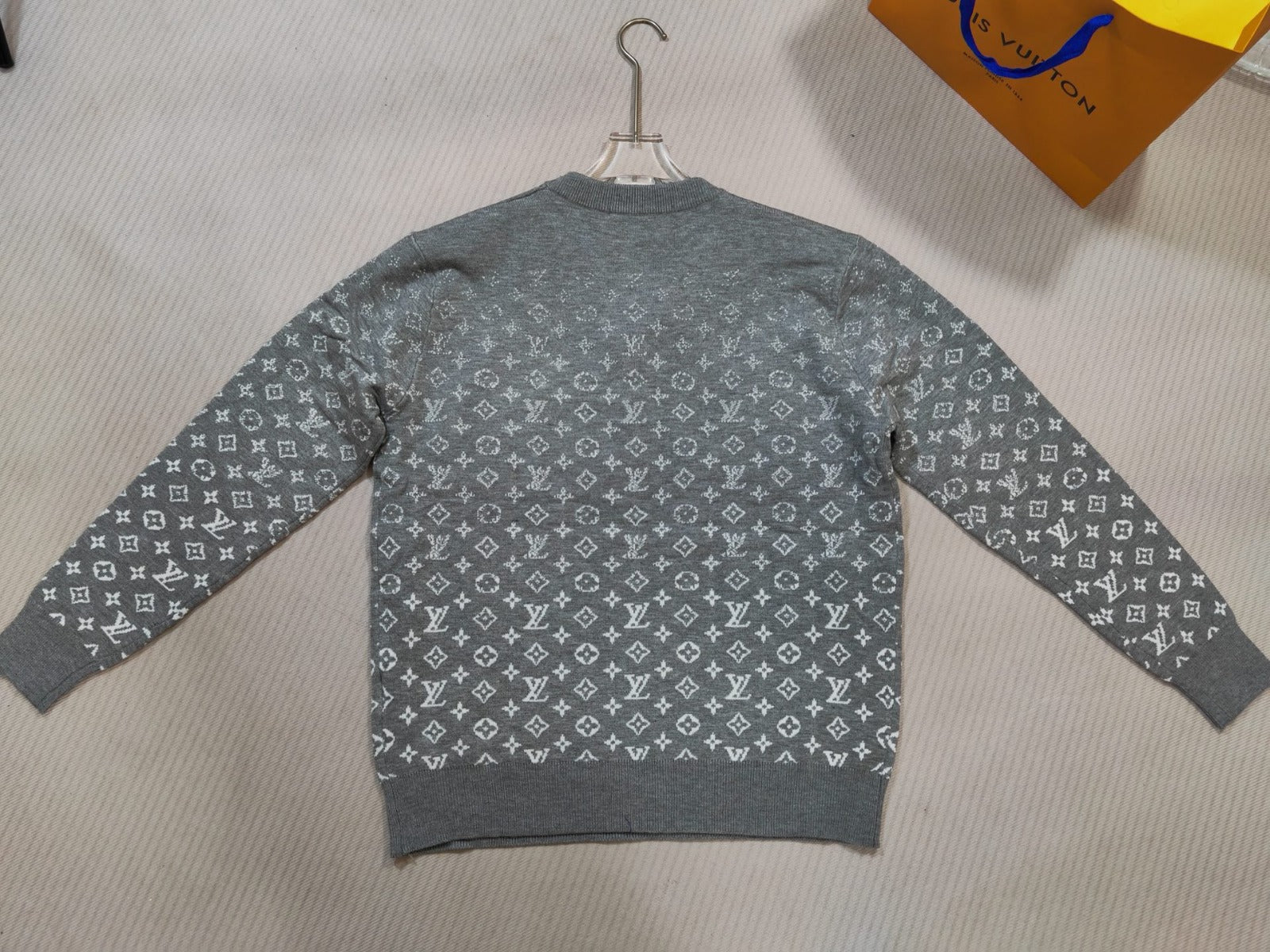 Lv sweatshirt